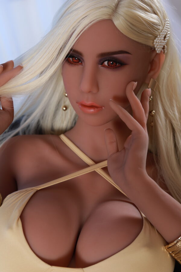 Naomi FULL-SIZED  REALISTIC LOVE DOLLS & SEX DOLL A tall blonde woman Height 5′ 4″ (163cm)