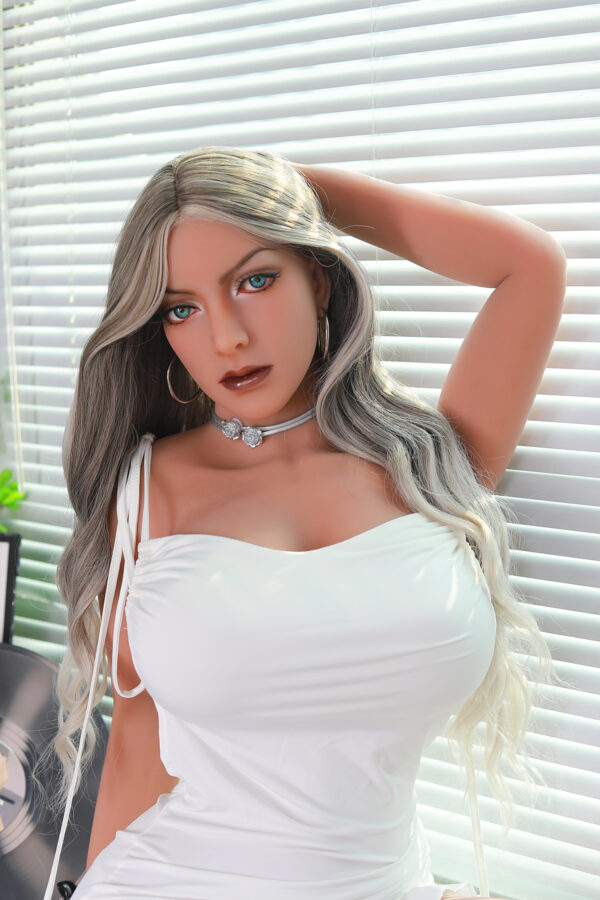 Raven FULL-SIZED REALISTIC SEX DOLL a wealthy socialite lady Height 5' 6" (168cm)