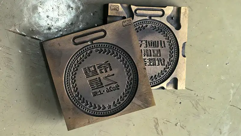 Custom medal precision mold engraved with Arliven logo.